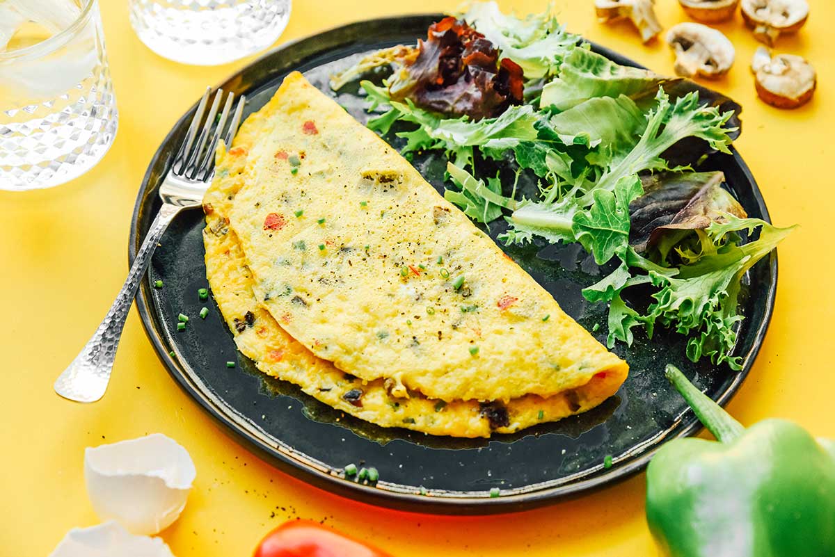 Secrets to a Fluffy Veggie Omelette: Pan Choice & More